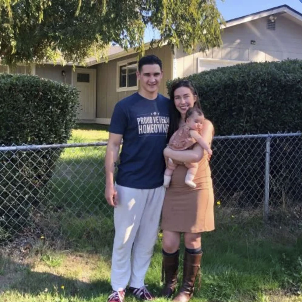 picture of Henry V. in front of a house
